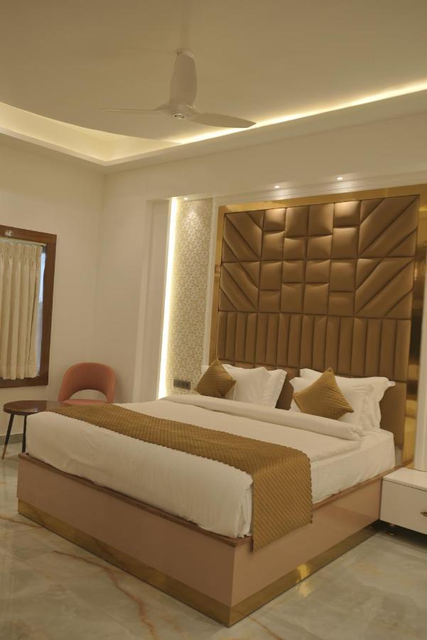 Golden Stone Resorts Alīgarh Exterior foto